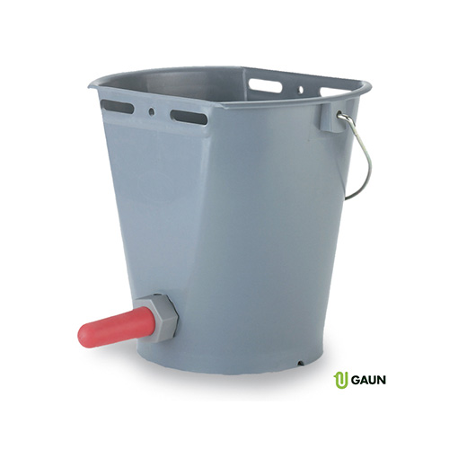 SEAU A VEAU PLASTIQUE 8 LITRES